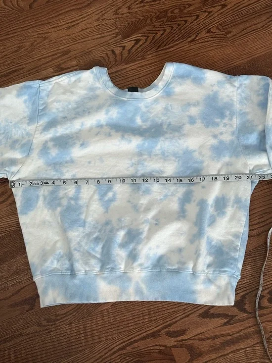 AR-33 Blue and White Tie-Dye Crewneck Sweatshirt Size Medium - Picture 2 of 6